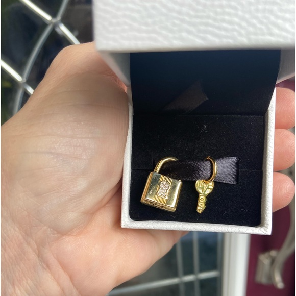 Padlock & Key Dangle Charm - Picture 4 of 6